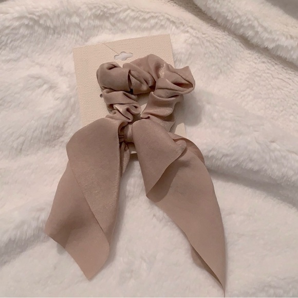8-Pack of Scrunchies & Short Satin Bow-Shaped Scrunchie - Picture 5 of 7